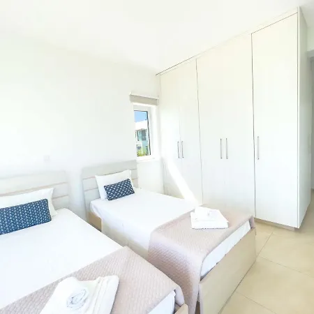 Blue Wave Villa *